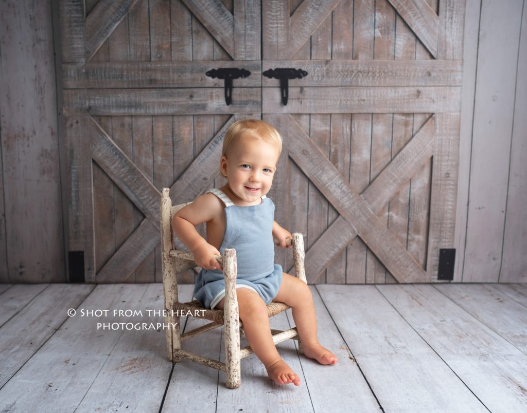 first birthday photo rustic backdrop